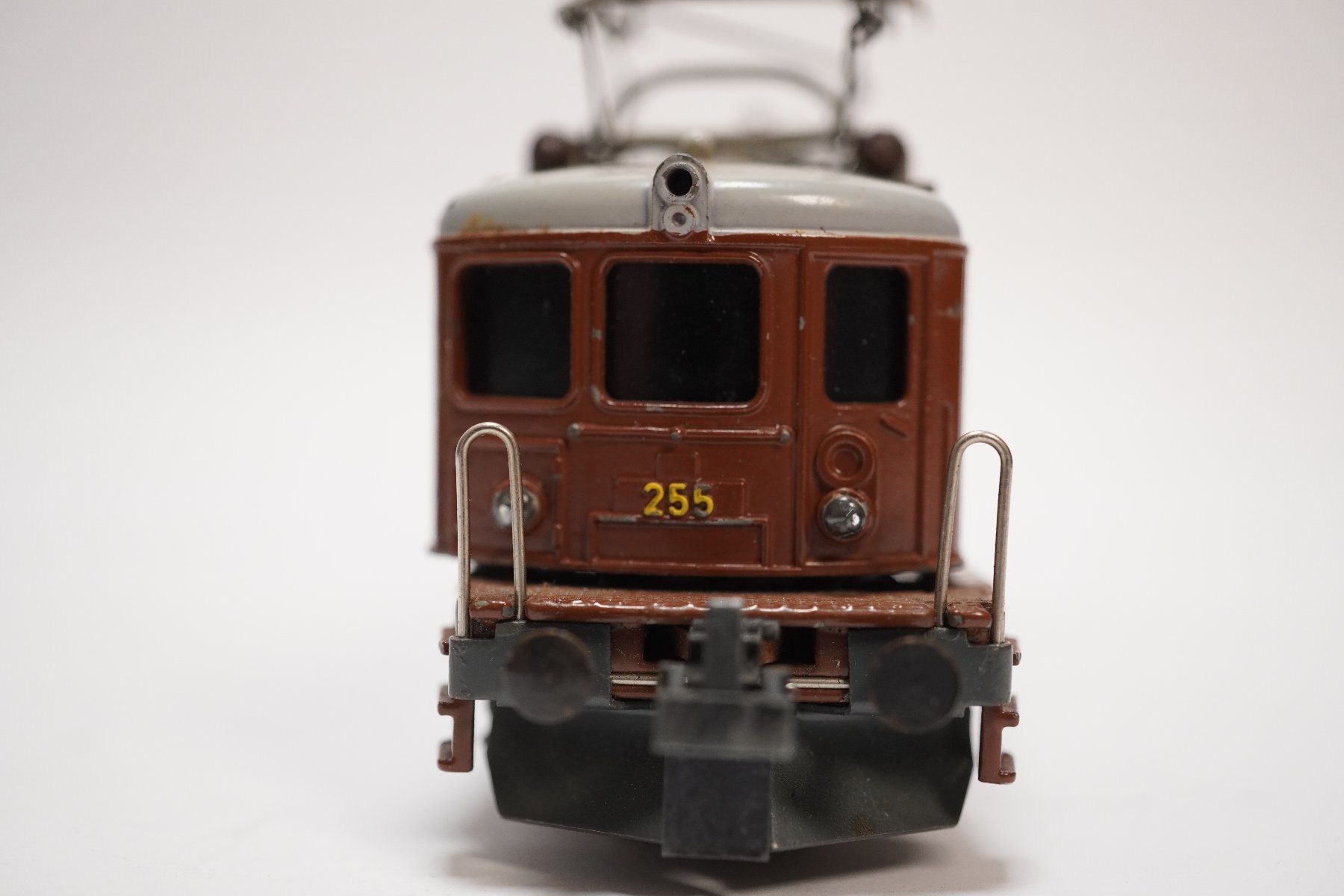 Trix Modellini di ferrovie: † e21 Trix Express BLS Ae 4/4 braun – Usato da Thun venduto da evinka_gmbh 4