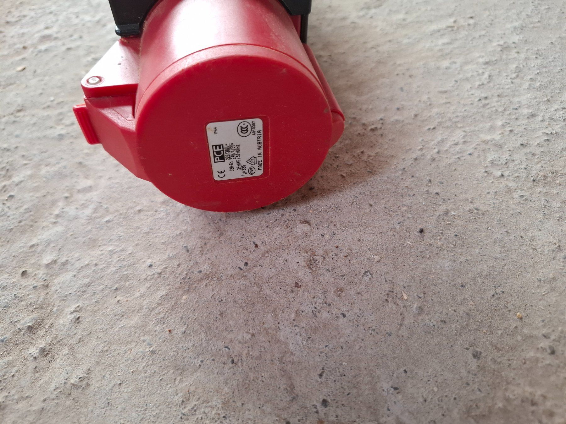 Laufwerke & Adapter: PCE 9436432 CEE Adapter 2 Stück – Gebraucht aus Steg im Tösstal von LARO14 6