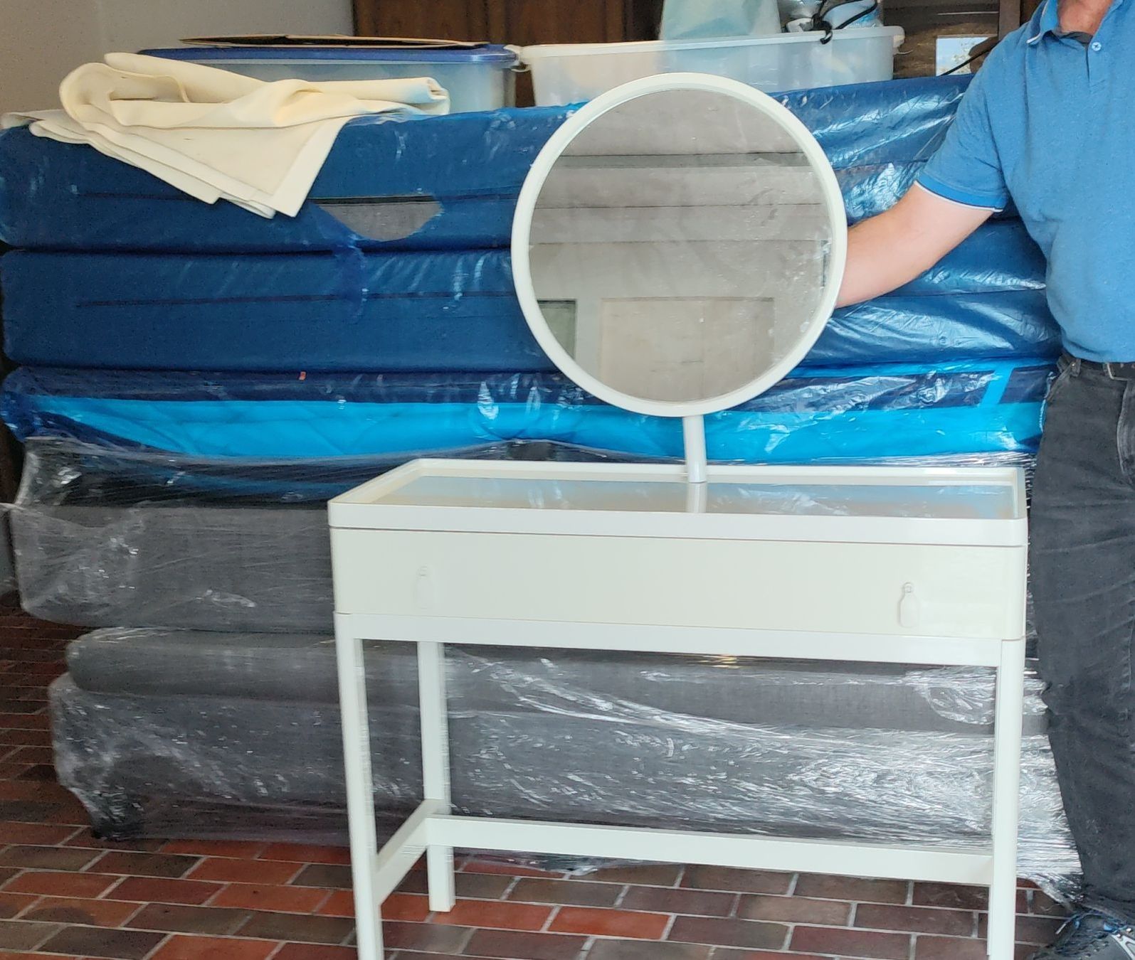 Ikea Tavoli da trucco: Schicker Schminktisch mit Spiegel – Usato da Uerikon venduto da paloma61