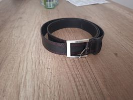 Gürtel schwarz mit roter Naht und Silberschliesse Grösse 130