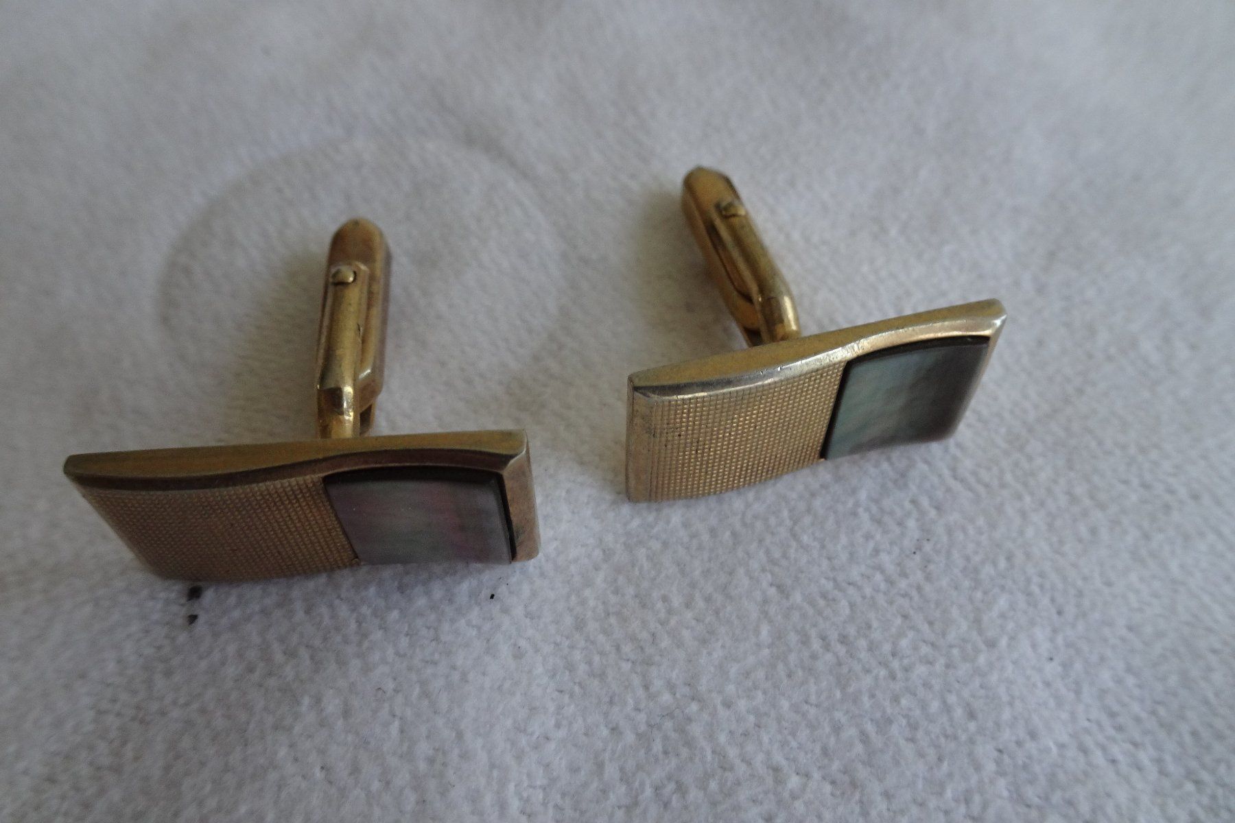 Manschettenknöpfe: goldene Manschettenknöpfe 2 Sets mit Dose – Gebraucht aus Strengelbach von schmetterling20 2