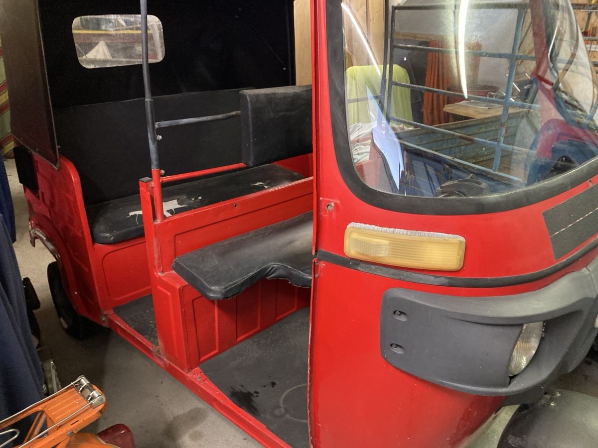 Véhicules utilitaires: Tuk Tuk ähnlich Ape Piaggio – D'occasion à Domat/Ems par Felbe 1