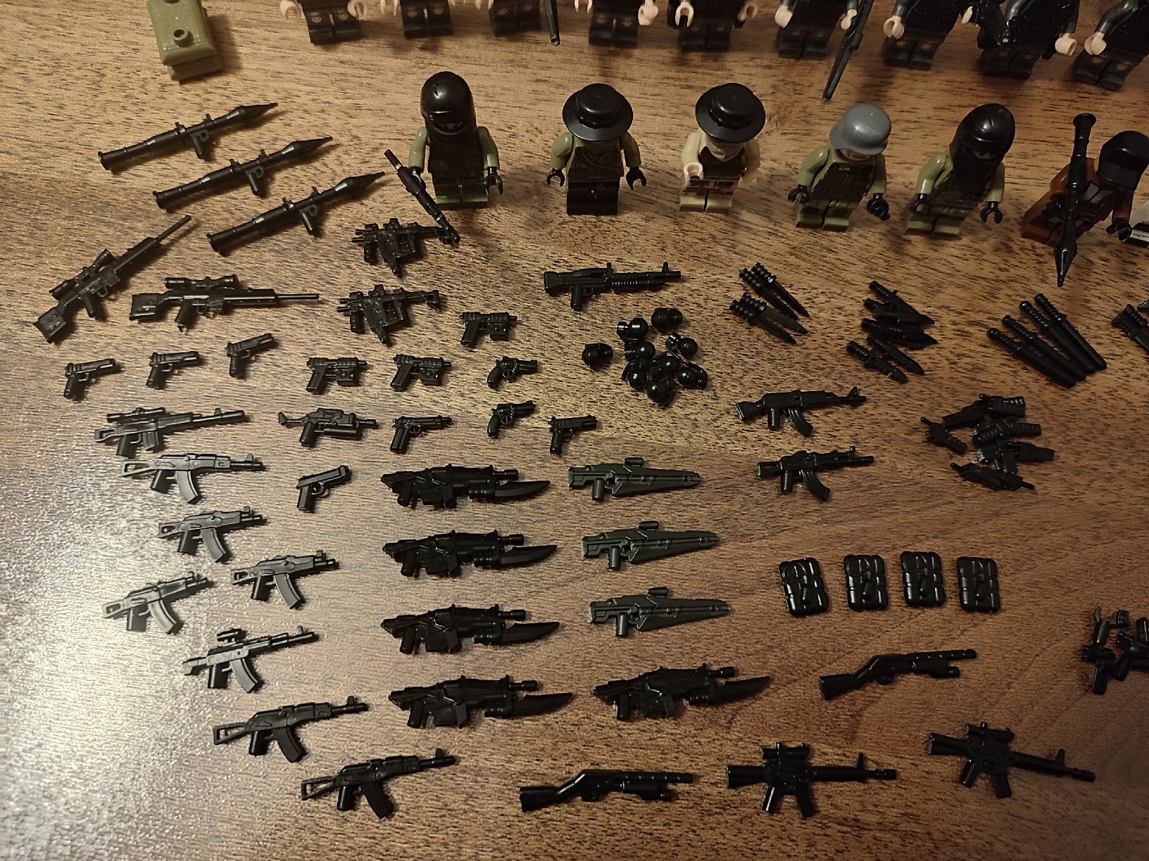 Lego Baukästen: Lot 49 figurines force spécial compatible lego + accessoires – Gebraucht aus Bougy-Villars von Vogue 1
