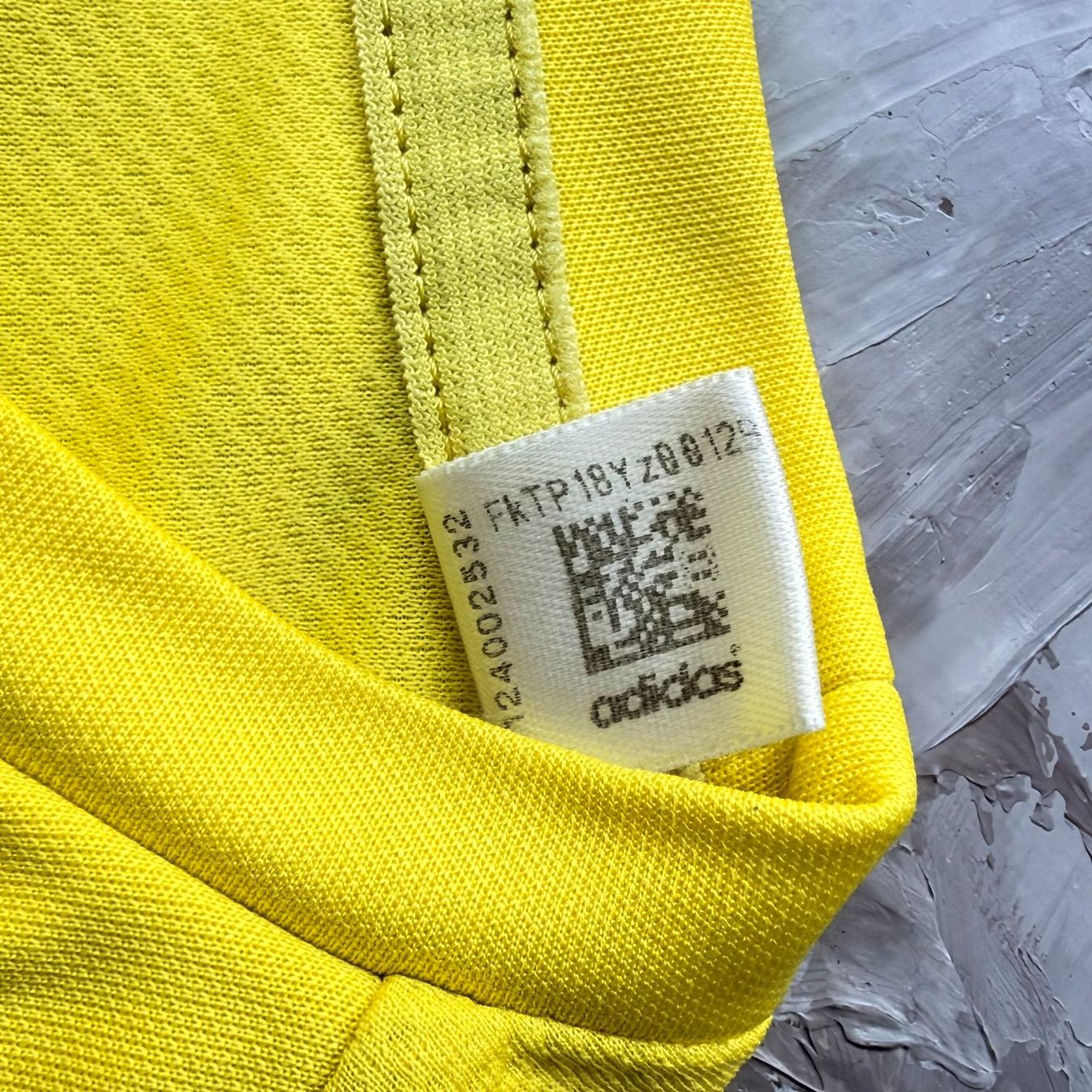 Adidas Camicie, T-shirt & Polo: T-shirt Adidas "The Future Is Today" – Usato da Thônex venduto da Suisse.Shopping 5