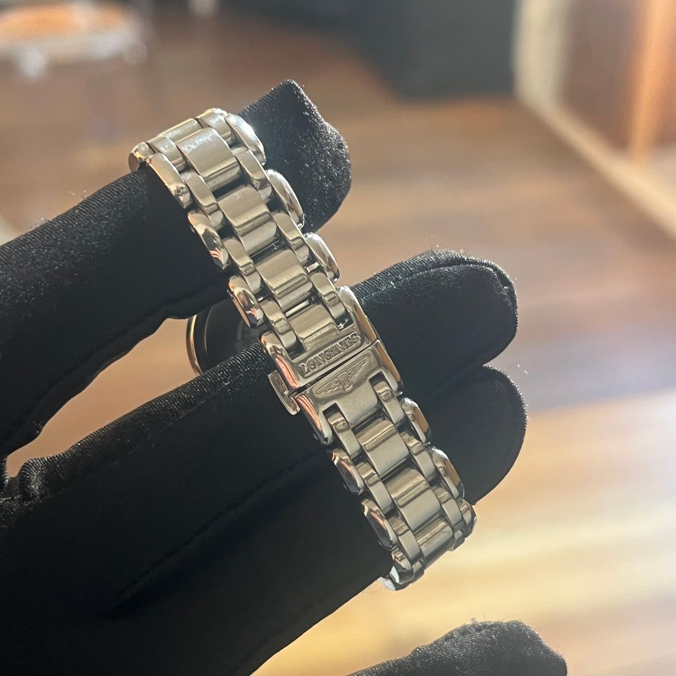 Longines Orologi: Longines PrimaLuna Quartz Diamonds L8.109.0.87.6 – Usato da Carouge GE venduto da Watchaser 4