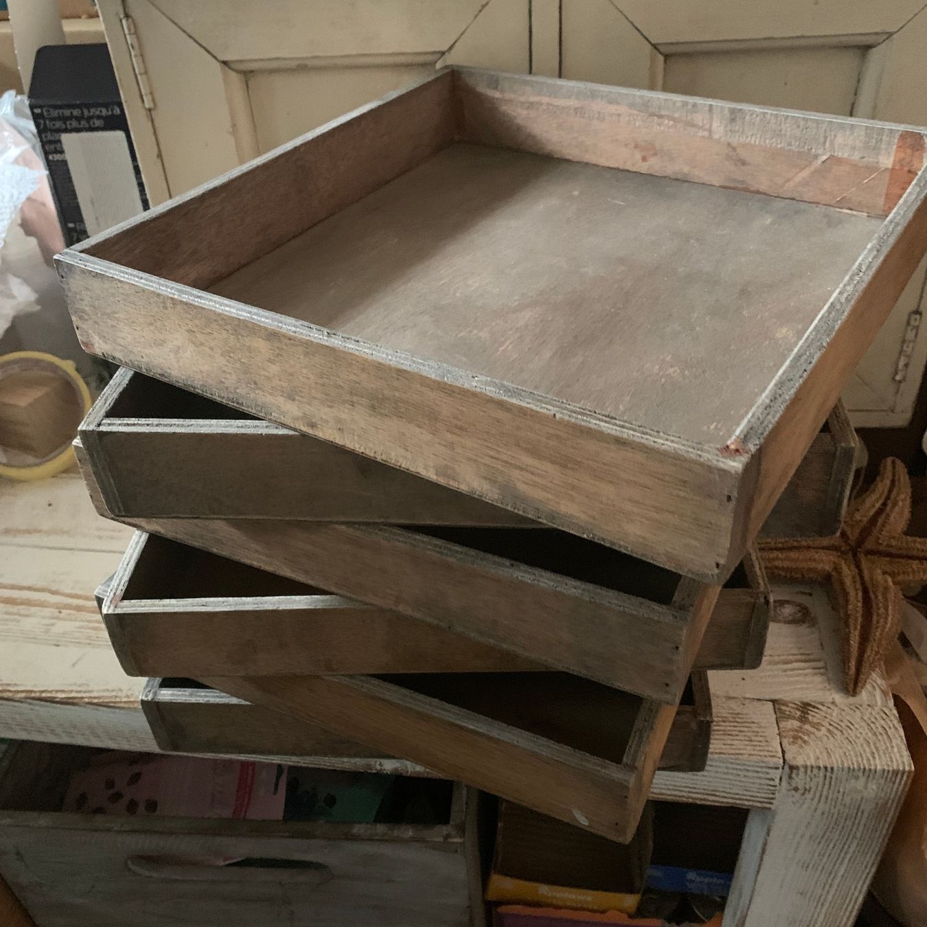 Pareti & Soffitti: einfaches Holztablett, 27x27cm – Usato da St. Gallen venduto da Miousch