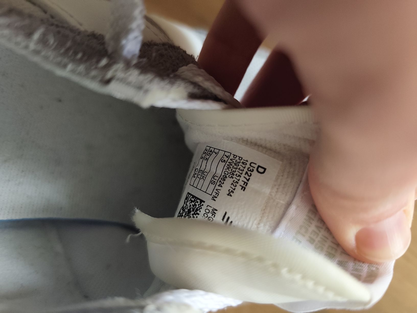 New Balance Scarpe da donna: New Balance Sneaker, Grau/Weiss, Grösse 40.5 – Usato da Muri b. Bern venduto da Vuissens 4