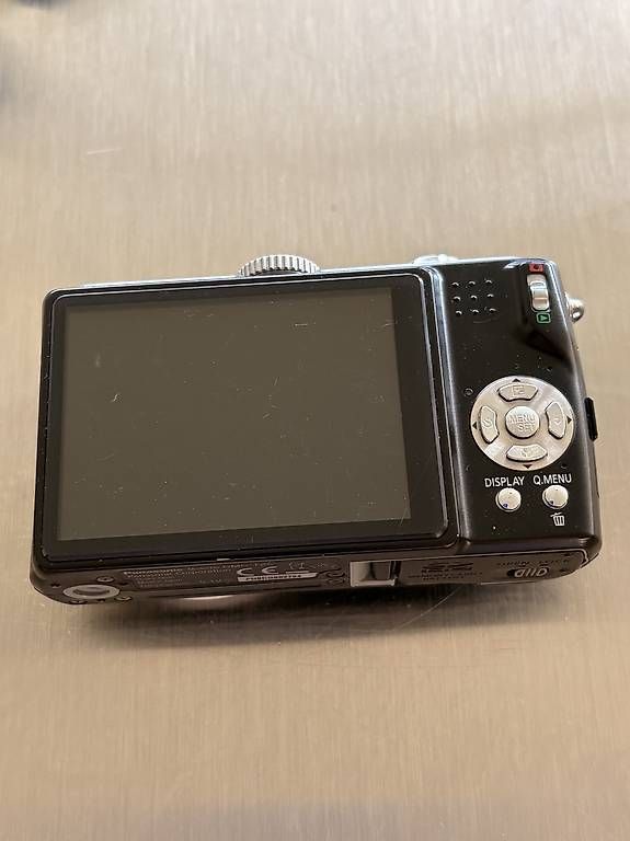 Panasonic Kamera: Lumix Panasonic inkl Ladegerät und Kabel – Gebraucht aus Arlesheim von Frenchie 1