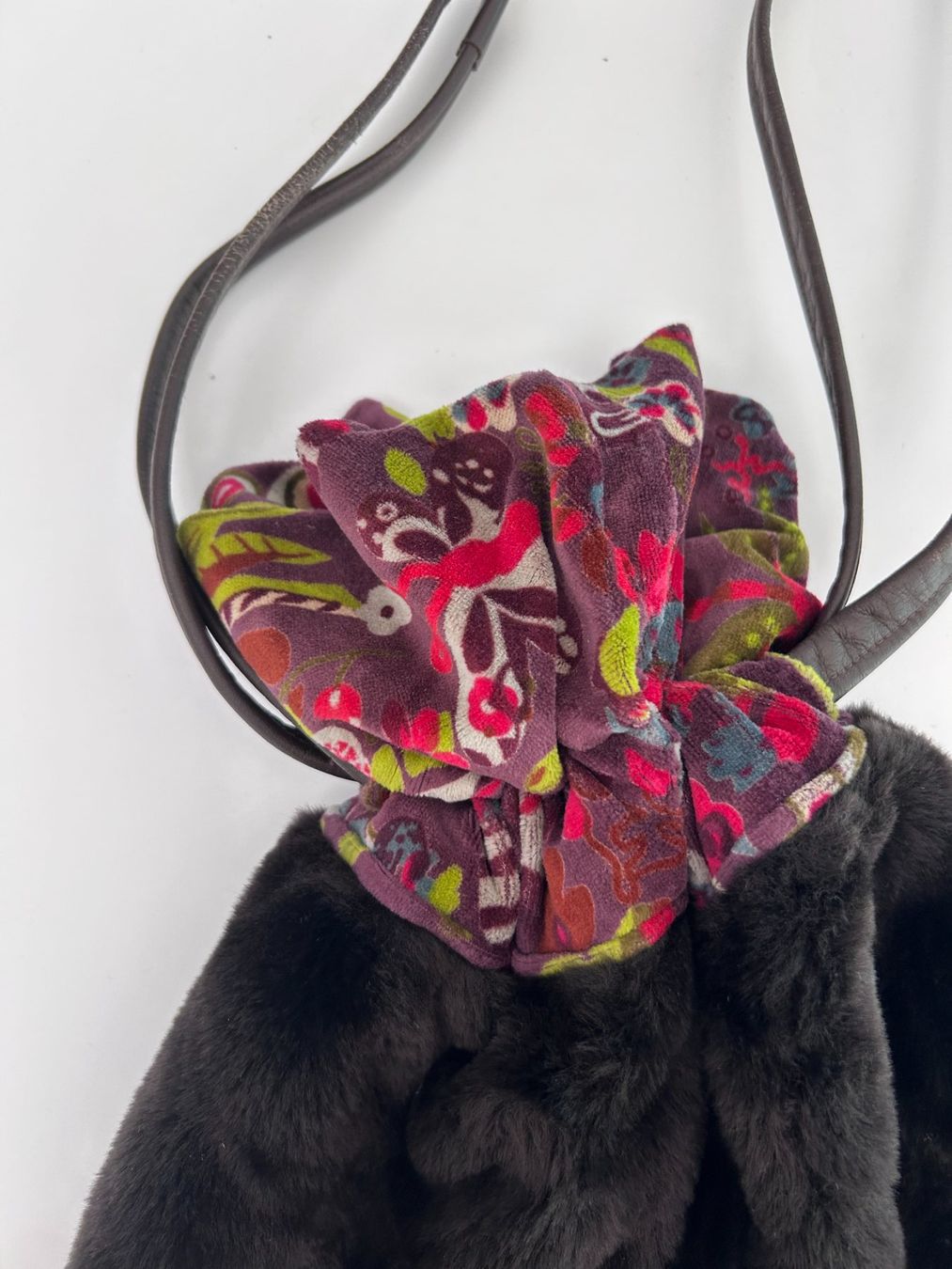 H&M Sacs femmes: Kunstfell Beuteltasche – D'occasion à St. Gallen par look-twice 1