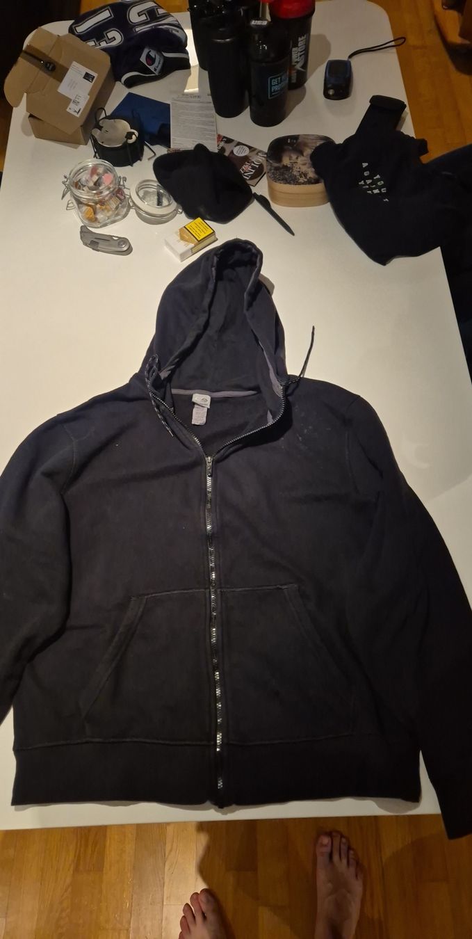 Champion Maglioni & Felpe: Schwarze Champion Zip-Jacke, Grösse XL – Usato da Schenkon venduto da 1996234