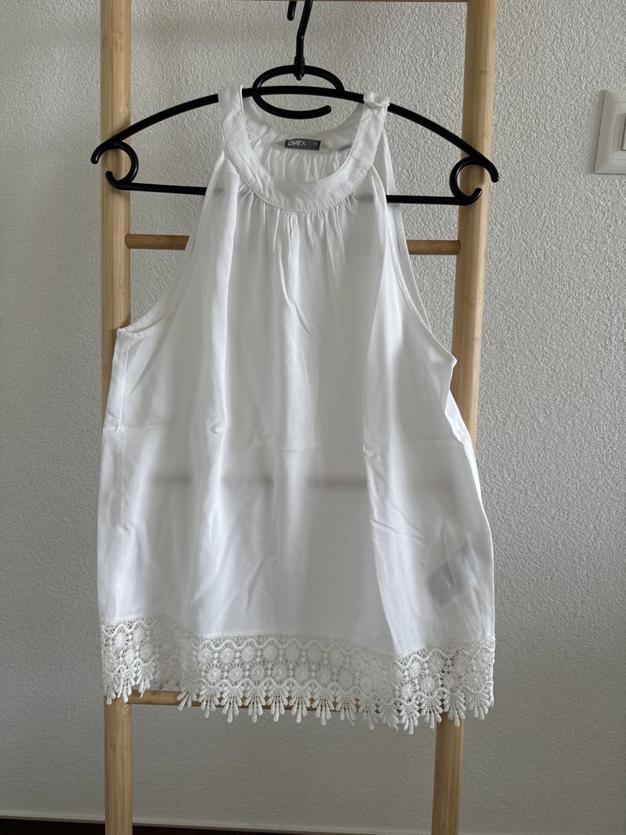 Only Top: Top blanc avec dentelles ONLY t.34 – Usato da Treyvaux venduto da MLRL