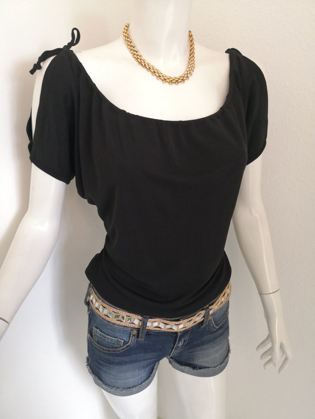 Mango Top: 🤩MANGO TOP SCHWARZ MIT SCHLITZE & MASCHEN – Nuovo (secondo la descrizione) da Olten venduto da Naja-Twins-Twins