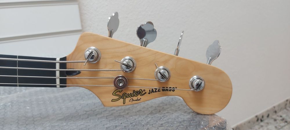BASSO ELETTRICO FENDER -SQUIER JAZZ BASS (BASSO SQUIER FENDER 4 CORDE) - Longato Pianoforti