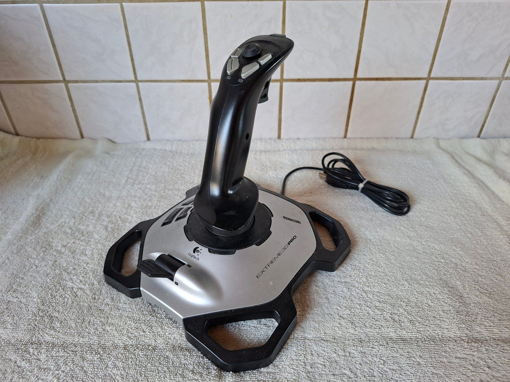 Manettes: Logitech Joystick Extrem 3D Pro – D'occasion à Eschen par Noldi58 2