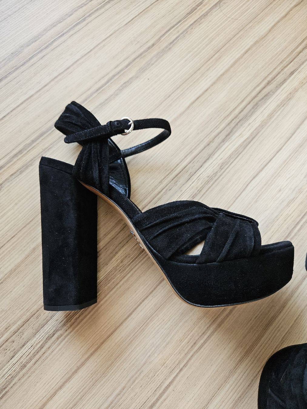 Prada Scarpe da donna: PRADA Wildleder-Sandalen NEU – Nuovo e nell'imballaggio originale da Siebnen venduto da dora_nina 1
