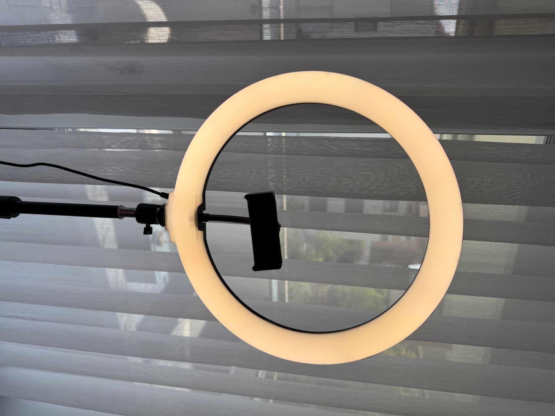 Lampade: Ringlicht RGB LED mit Smartphone Halterung neu – Usato da Winterthur venduto da dri_d8bb 1