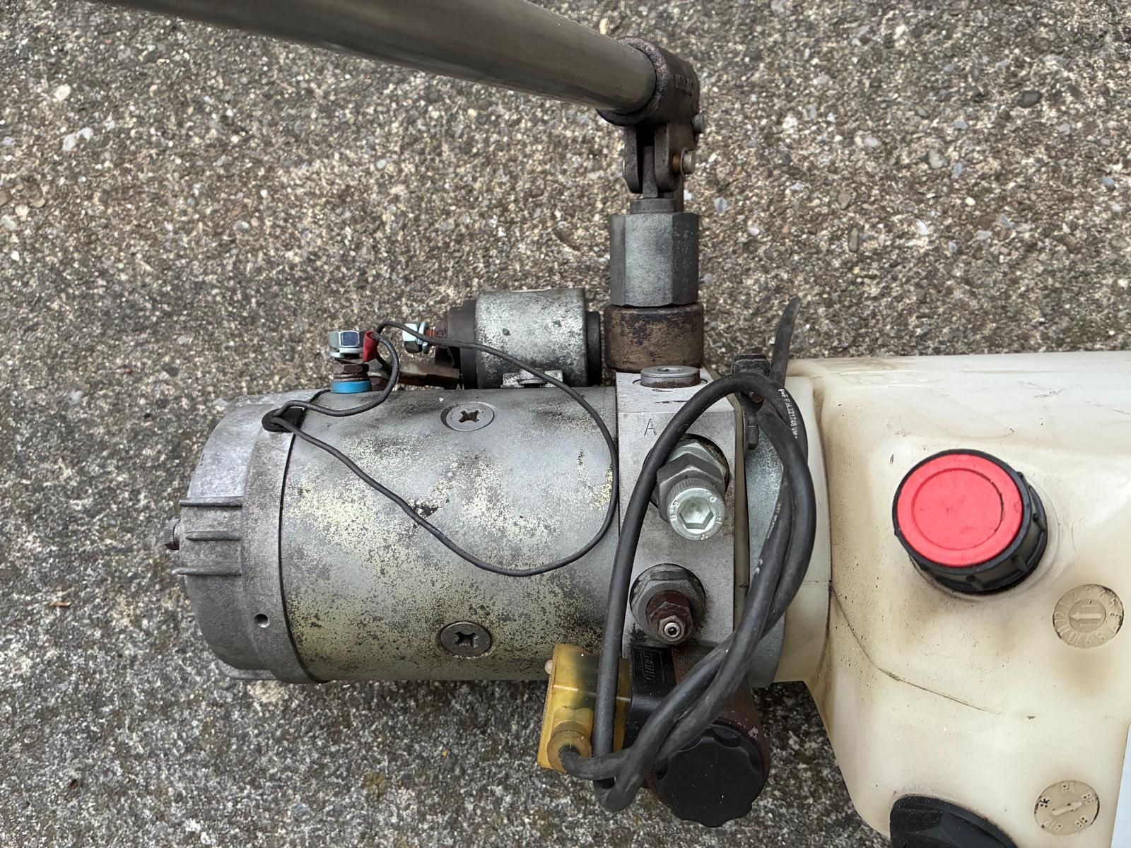 Pompe & Parti di ricambio: Hydraulikpumpe 12 V – Usato da Oberentfelden venduto da Eros09 2