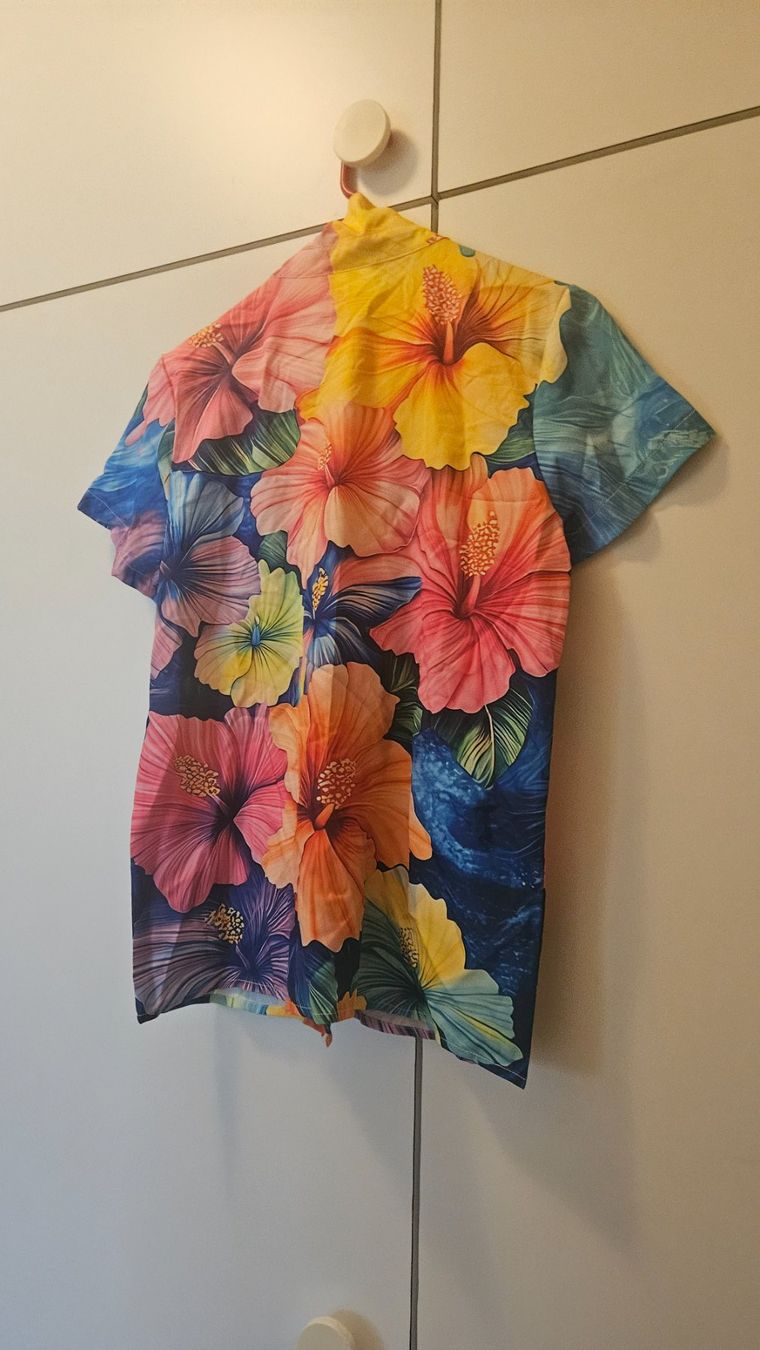 Camicie: Camicia floreale tg.M poliestere – Usato da Melano venduto da H-Sara 1