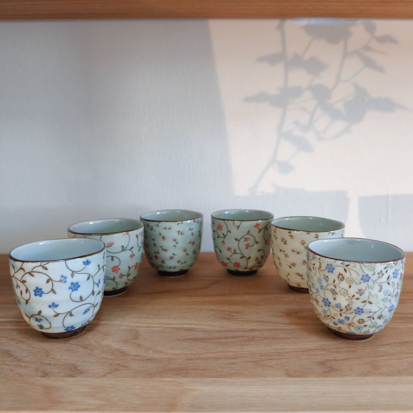 Set di piatti: Set aus 6 japanischen Teebechern, florales Design – Usato da Basel venduto da MrButsch 2