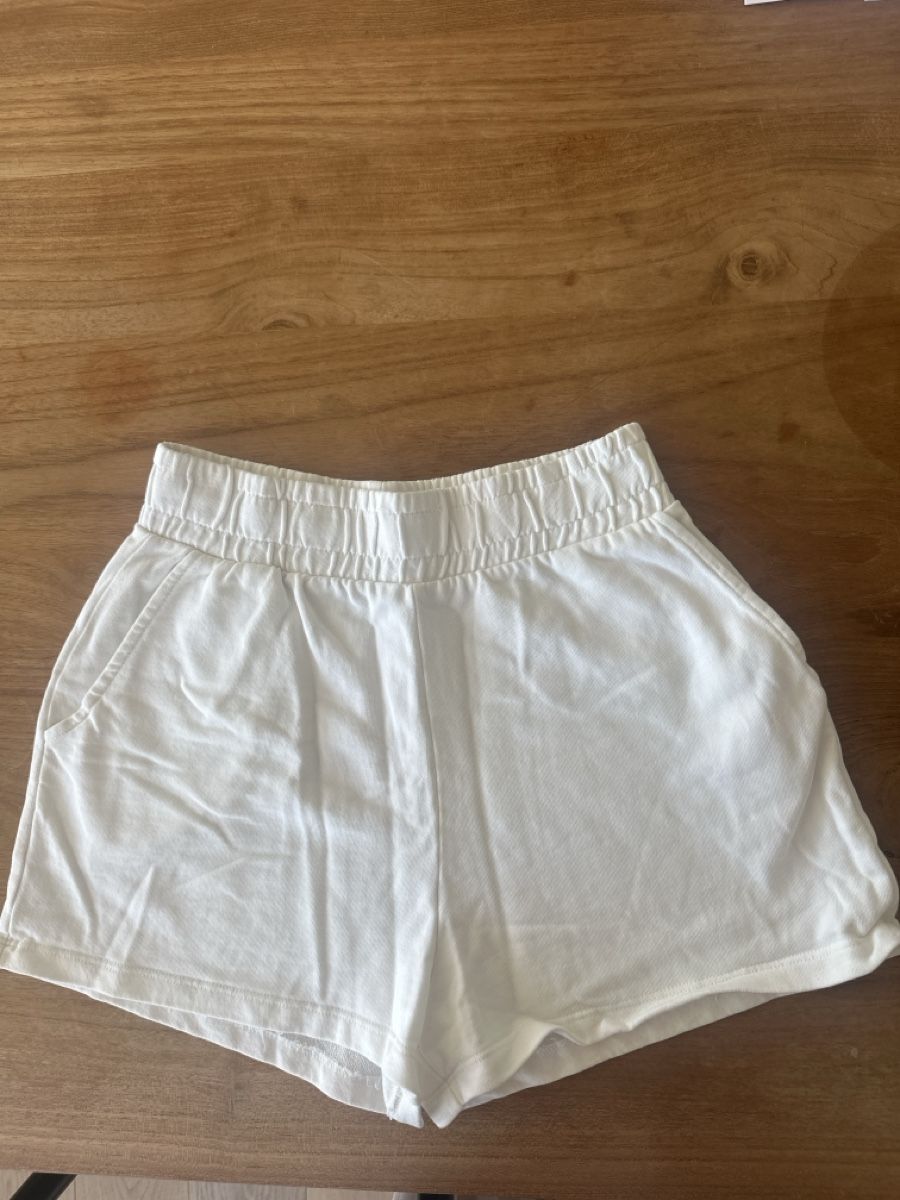 Zara Pantaloni: Zara Shorts mit Seitentaschen – Usato da Zürich venduto da sommer121