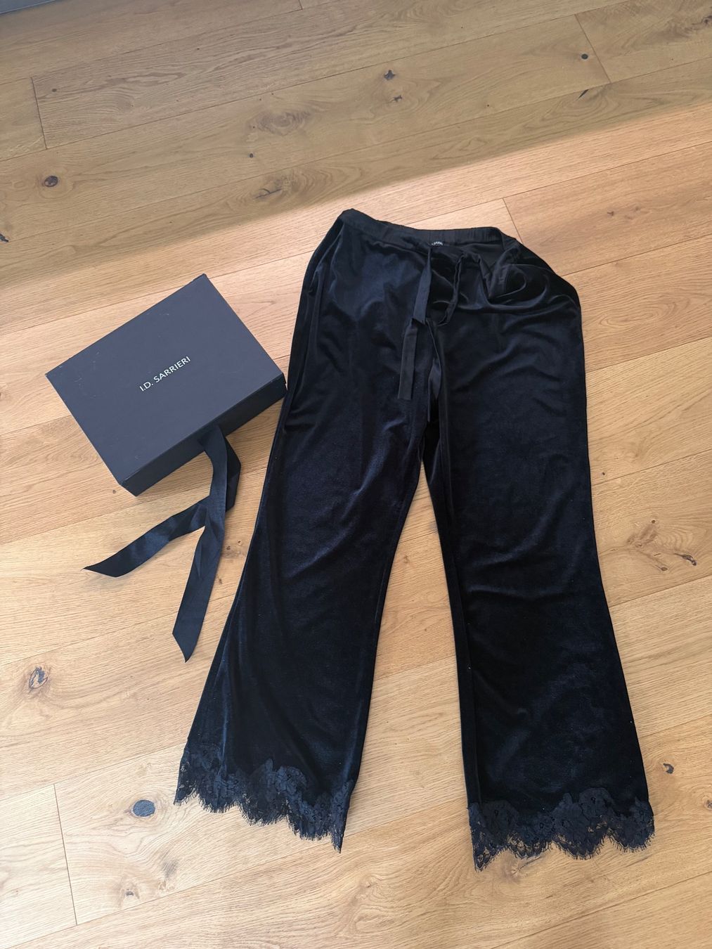 Lotti di vestiti: I.D. Sarieri Lounge Set – Usato da Zürich venduto da ank_5qjk 3