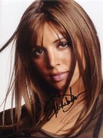 Original Autogramm von ELIZA DUSHKU auf Großfoto