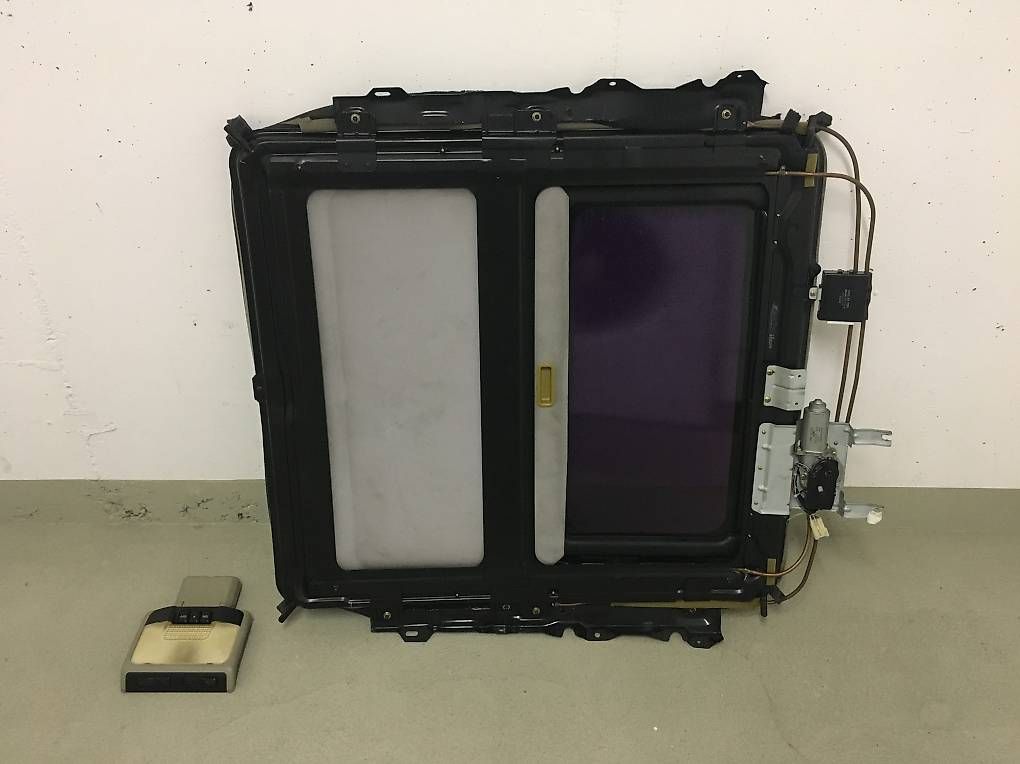 Tutti pezzi di ricambio auto: OEM Mitsubishi Colt CA0/CAO Dachfenster-Set – Usato da Gipf-Oberfrick venduto da CNe 3