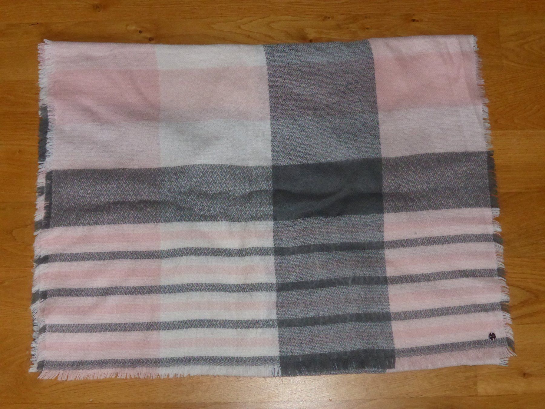 Esprit Foulard & Sciarpe: Esprit Winterschal 200x70cm – Usato da Kefikon TG venduto da sandragruen