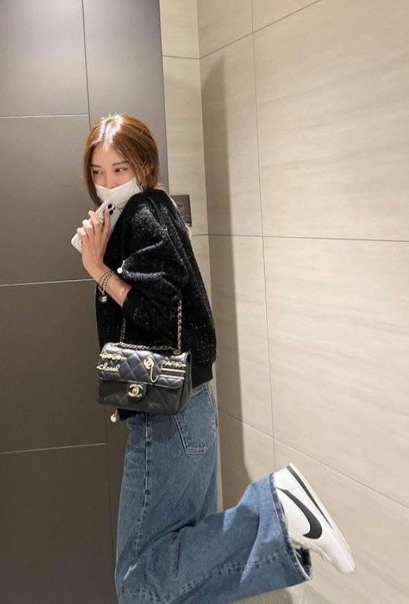 Chanel Borse da donna: Sac Chanel classique avec charme – Usato da Chêne-Bourg venduto da luy_hk5b 7