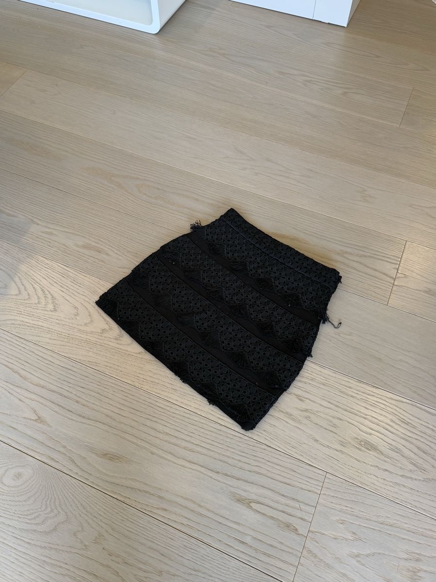 Maje Gonne: Jupe courte Maje noir brodée taille-36 – Nuovo (secondo la descrizione) da Genève venduto da iry_67wr 1