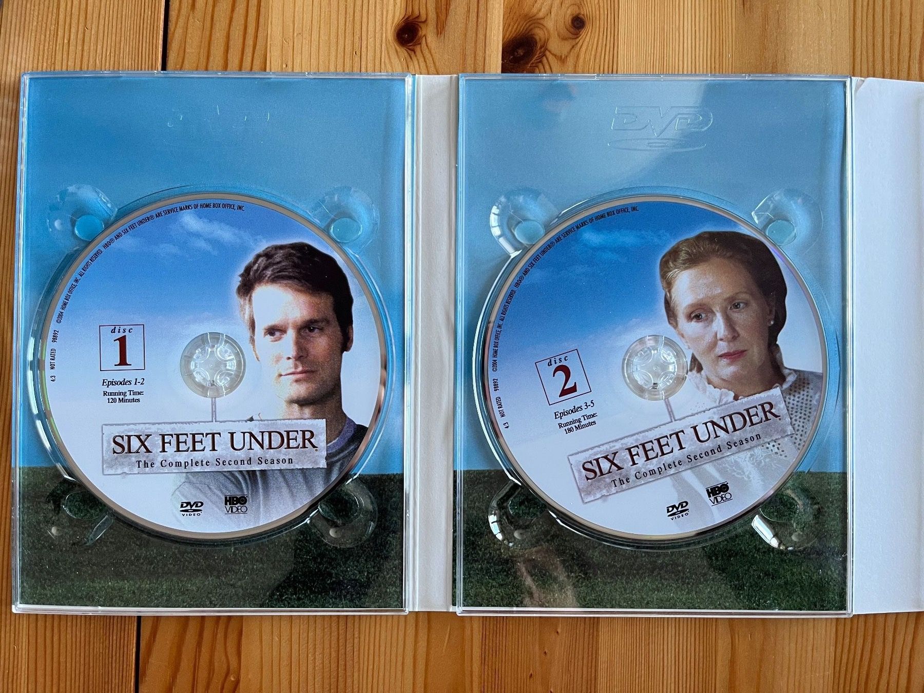 Tutti i DVDs: Six Feet Under Season 2 – Usato da Zürich venduto da Gurkis 3