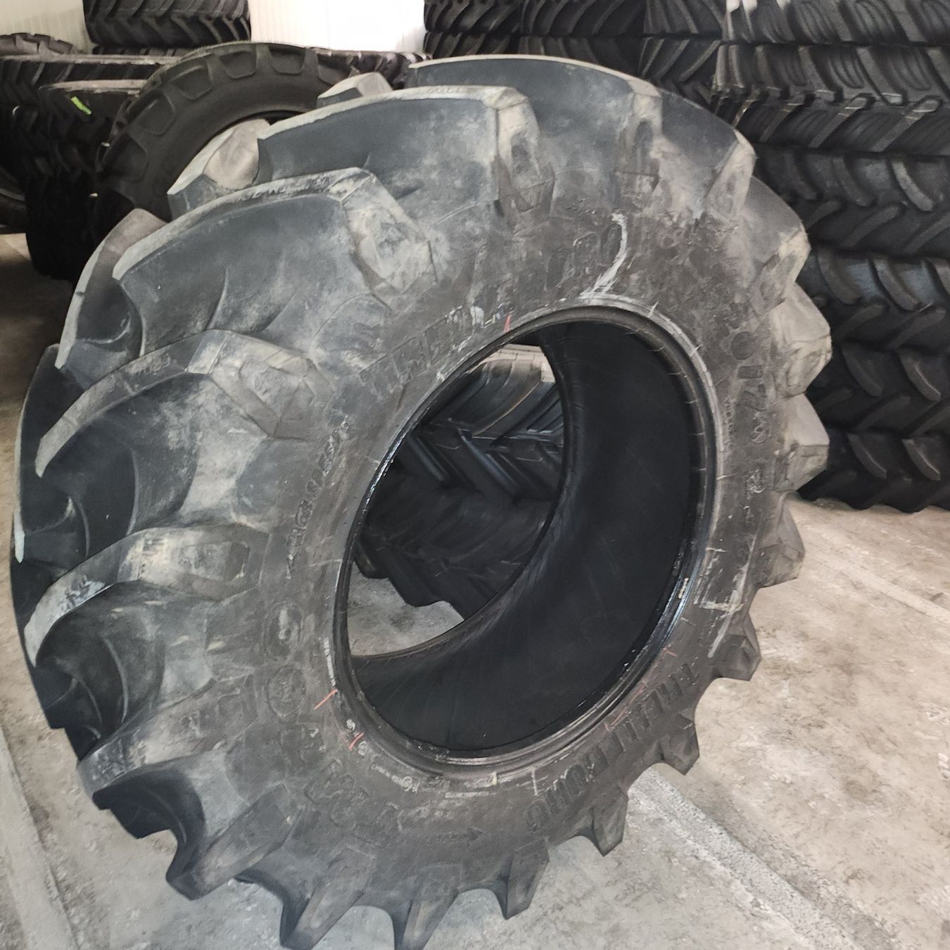 Trattori: Trelleborg 520/70 R30 TM700 – Usato da Grosswangen venduto da Wipneu 3