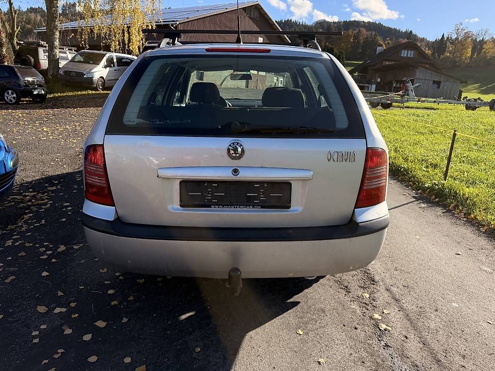 Automobili: Skoda Octavia  Ersatzteile – Usato da Udligenswil venduto da Sch2s 4