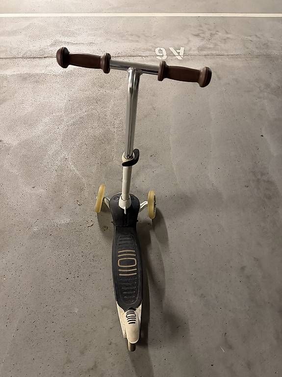 Véhicules pour enfants: 3-Rad-Kinderroller – D'occasion à Basel par Frani010 2