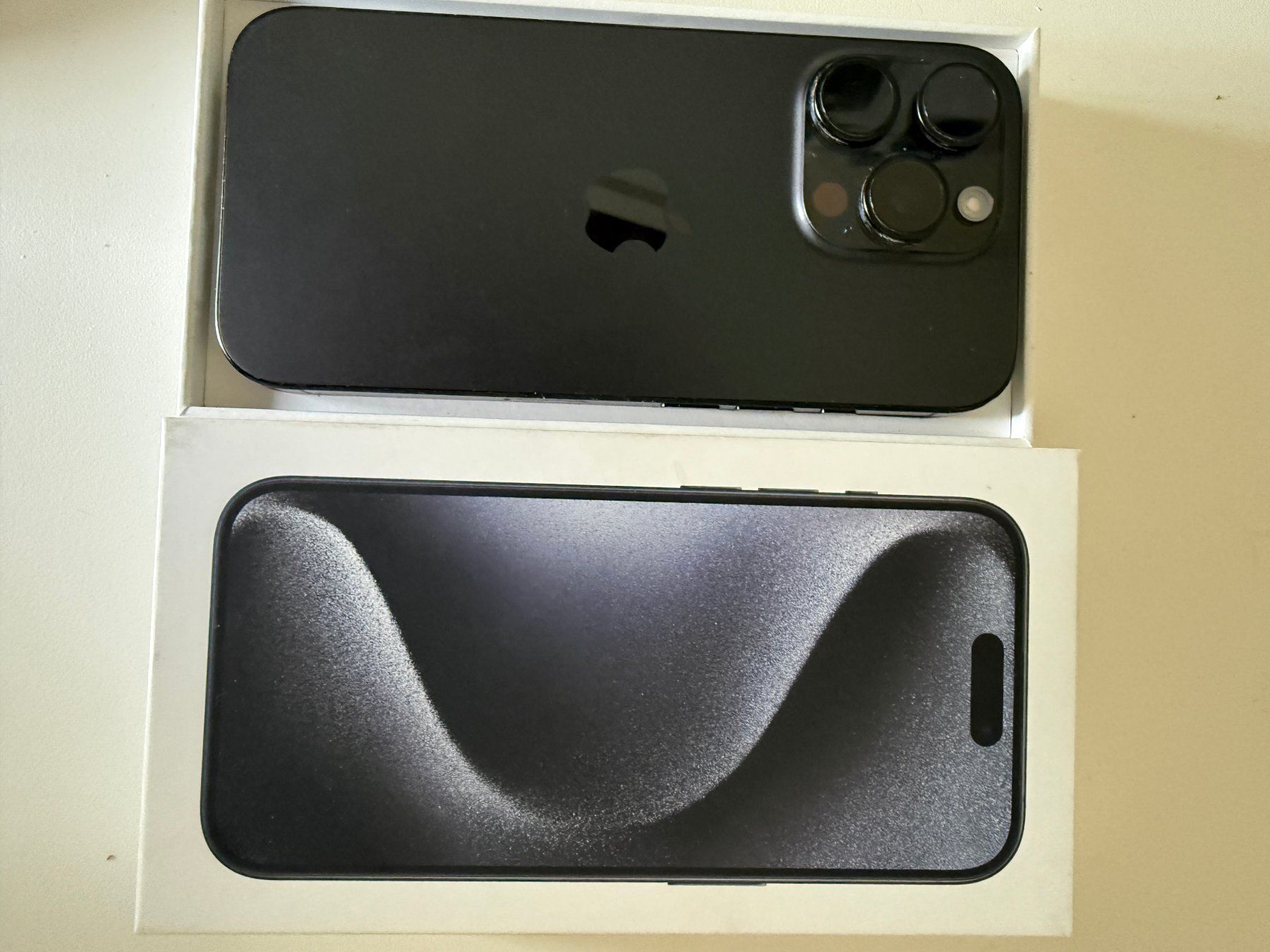 Apple Portables: iPhone 16Pro 128 GB – D'occasion à Forch par Haeher1