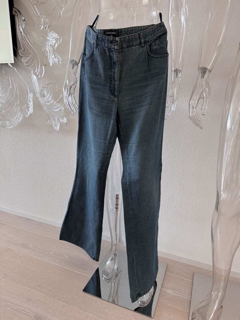 Chanel Jeans: Chanel Jeans Strass Logo Gr. 42 – Nuovo (secondo la descrizione) da Steckborn venduto da ayvel 7