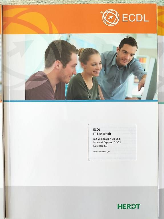Libri: IT-Bücher Grundkenntnisse ECDL – Usato da Schwyz venduto da rap_z7ny 1