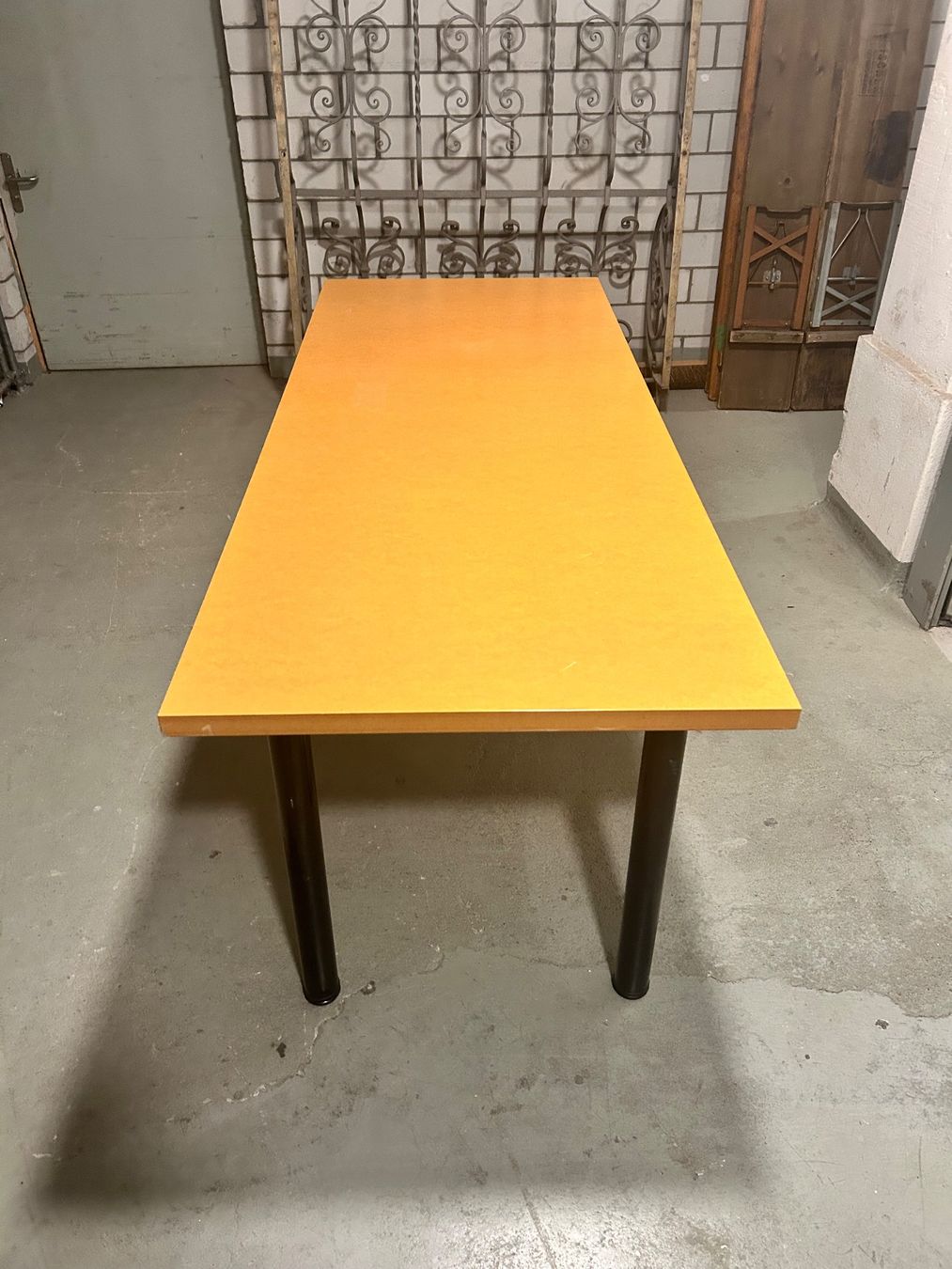 Schreibtische: 4 Bürotische mit MDF-Platte – Gebraucht aus Luzern von din_6lb7 4