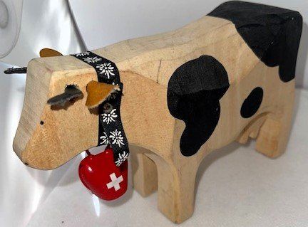 Trauffer Giocattoli: Handgeschnitzte Holzkuh mit Herzglocke, Schweizer Deko – Usato da Lutzenberg venduto da Pinschi01