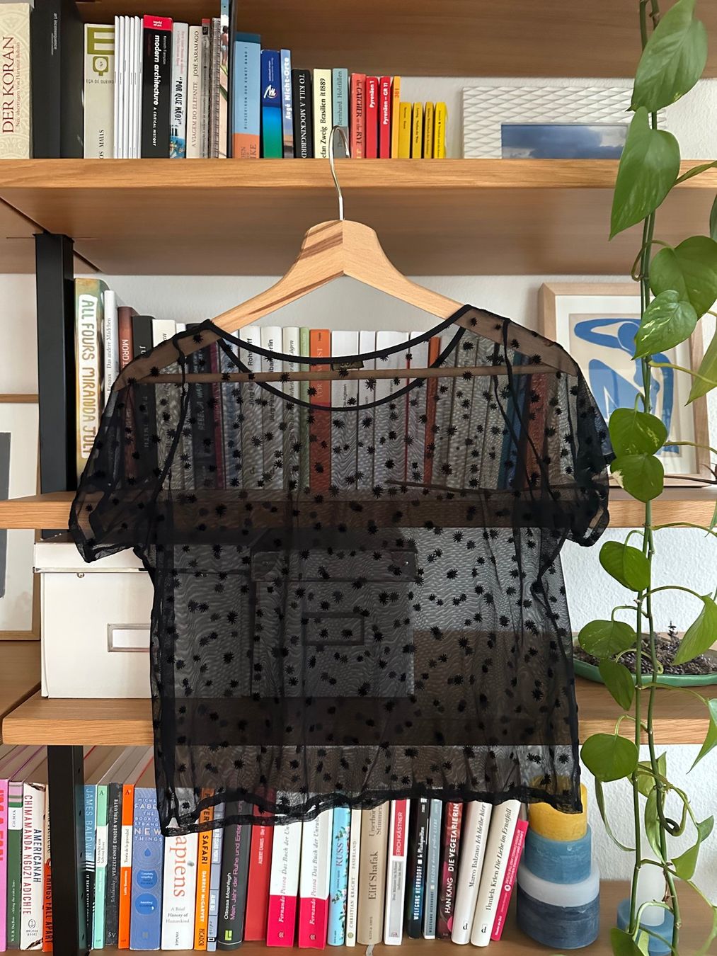T-shirt: Schwarzes T-Shirt Negligé-Style – Usato da Zürich venduto da Honeyboo 3
