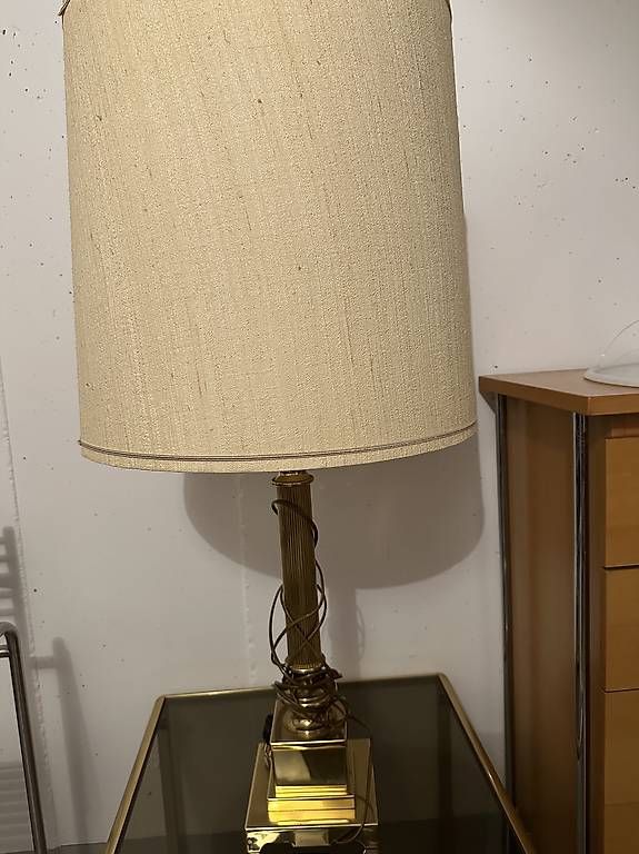 Tavoli: 3 Messing Beistelltische mit Lampe – Usato da Stetten venduto da Jiani01 2