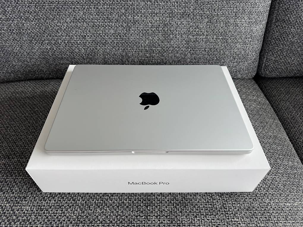 Apple Portables: MacBook Pro 14" M4 10c CPU GPU, 1TB SSD, 24GB RAM – D'occasion à Horgen par peterp 4