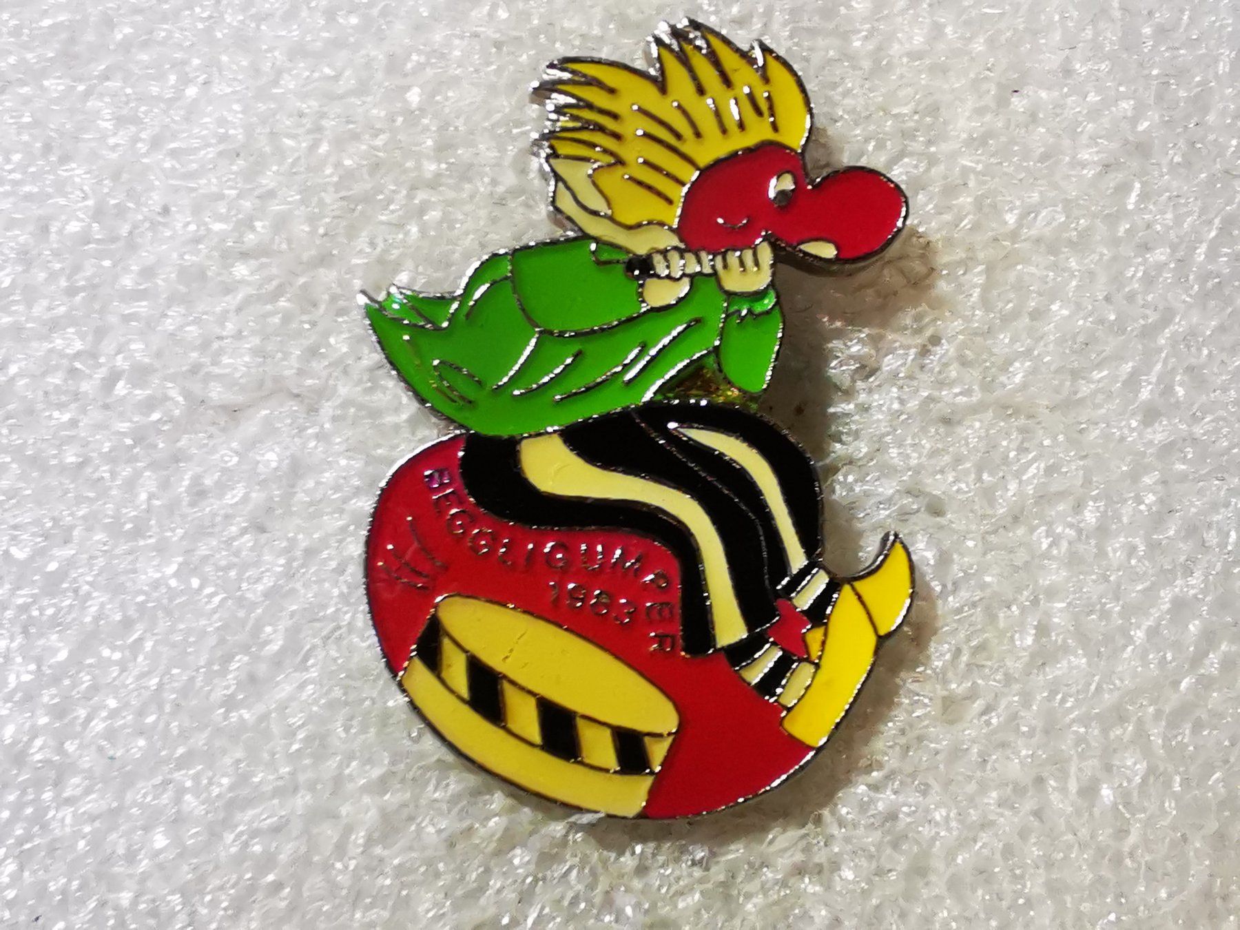 Plaketten & Abzeichen: Ansteckpin 95: Seggeligumper – Gebraucht aus Oppligen von Pin-Fall-Shop
