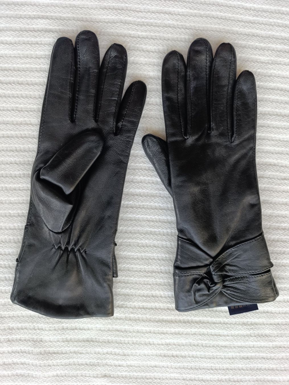Handschuhe & Handstulpen: Damen Leder Handschuhe schwarz Gr 6.5 Neu – Gebraucht aus Zürich von mir_2kjl 1