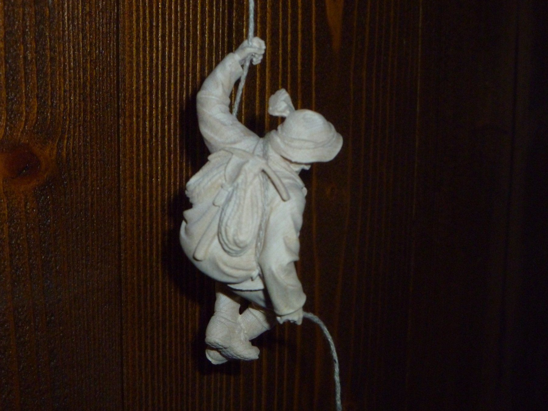 Skulpturen & Statuen: neuer handgeschnitzter abseilender Bergsteiger – Gebraucht aus St. Niklaus VS von Heischo69 4