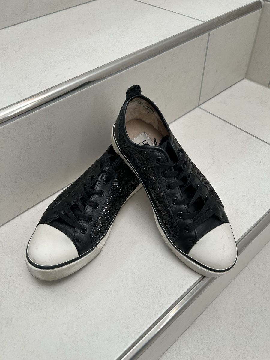 Ugg Scarpe da donna: UGG Sneaker Grösse 39 – Usato da Tägerschen venduto da Tommylee88
