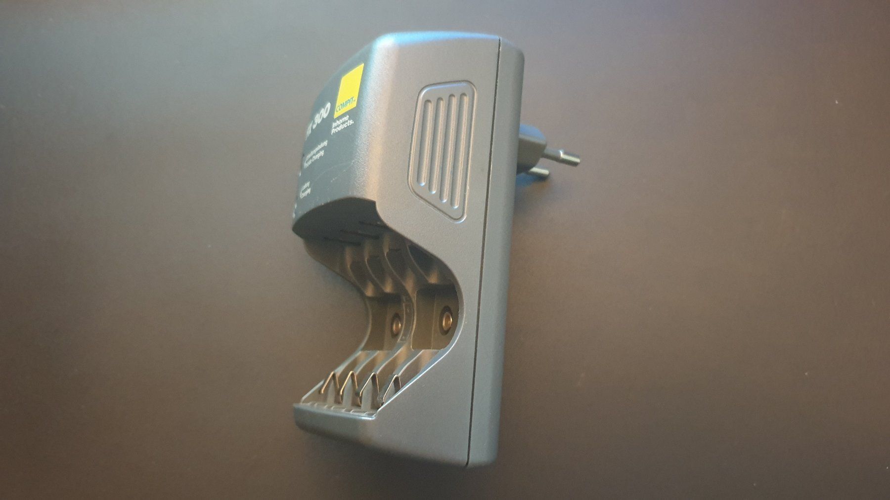 Akkus & Batterien: COMPIT FX 300 NiCd-NiMH CHARGER – Gebraucht aus Stäfa von Supertramp73 1