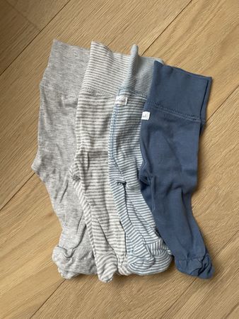 4 Babyhosen mit Füssen