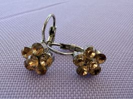 Ohrringe Blumenform mit Kristallen