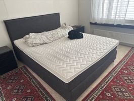 Boxspringbett dunkelgrau mit Matratze gebrauchter Zustand